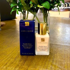 Estee Lauder double wear foundation 1W1 Bone